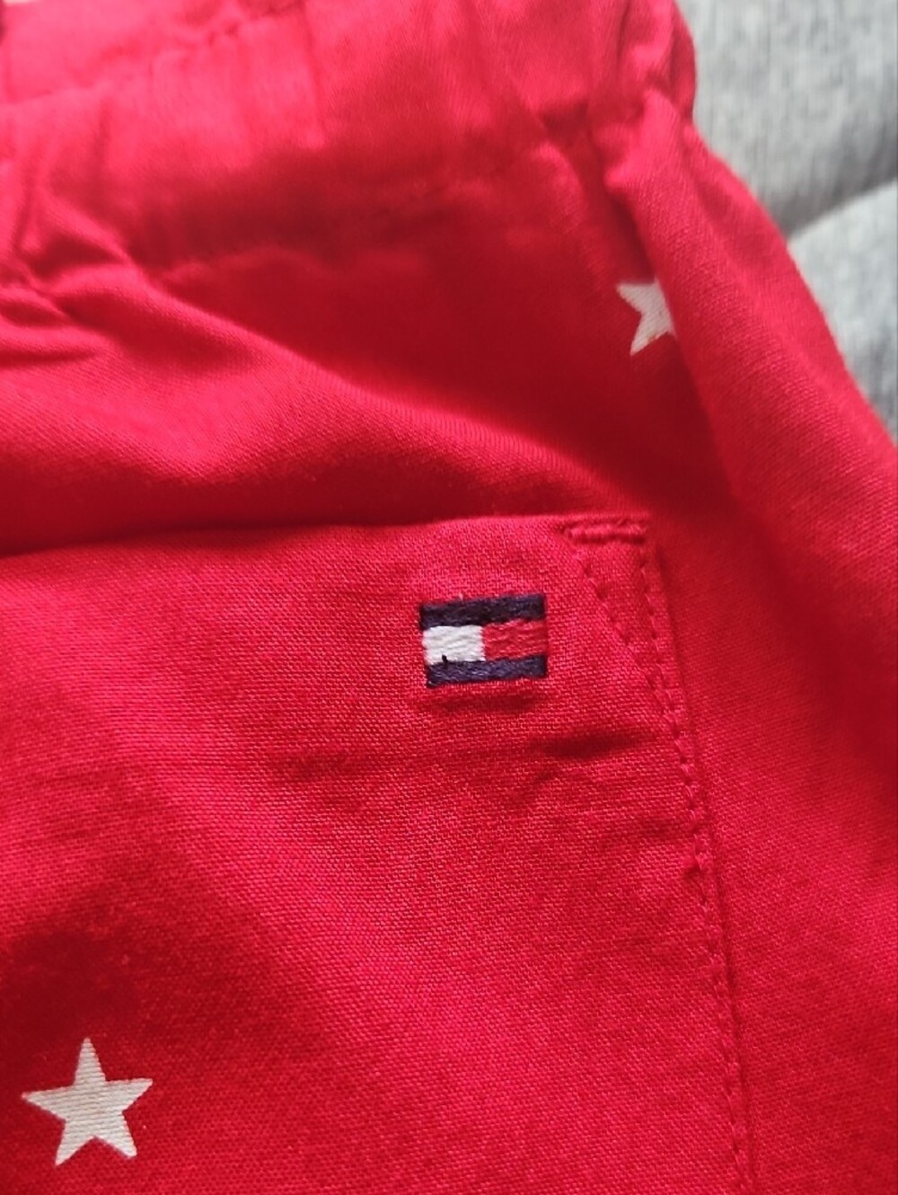 Tommy Hilfiger Red Star-Print Women's Shorts - Picture 6 of 8